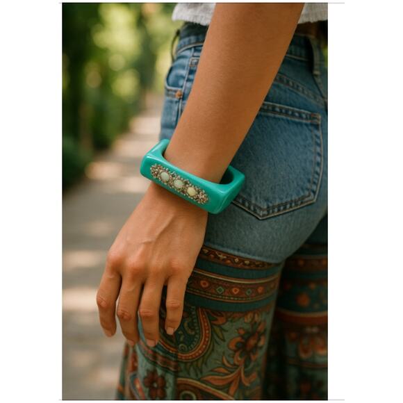 Turquoise Square Lucite Embellished Retro Bangle Bracelet - Picture 3 of 9